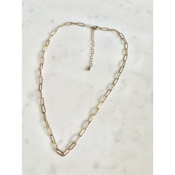 Gold color paper clip chain-link necklace ￼ - Picture 1 of 3